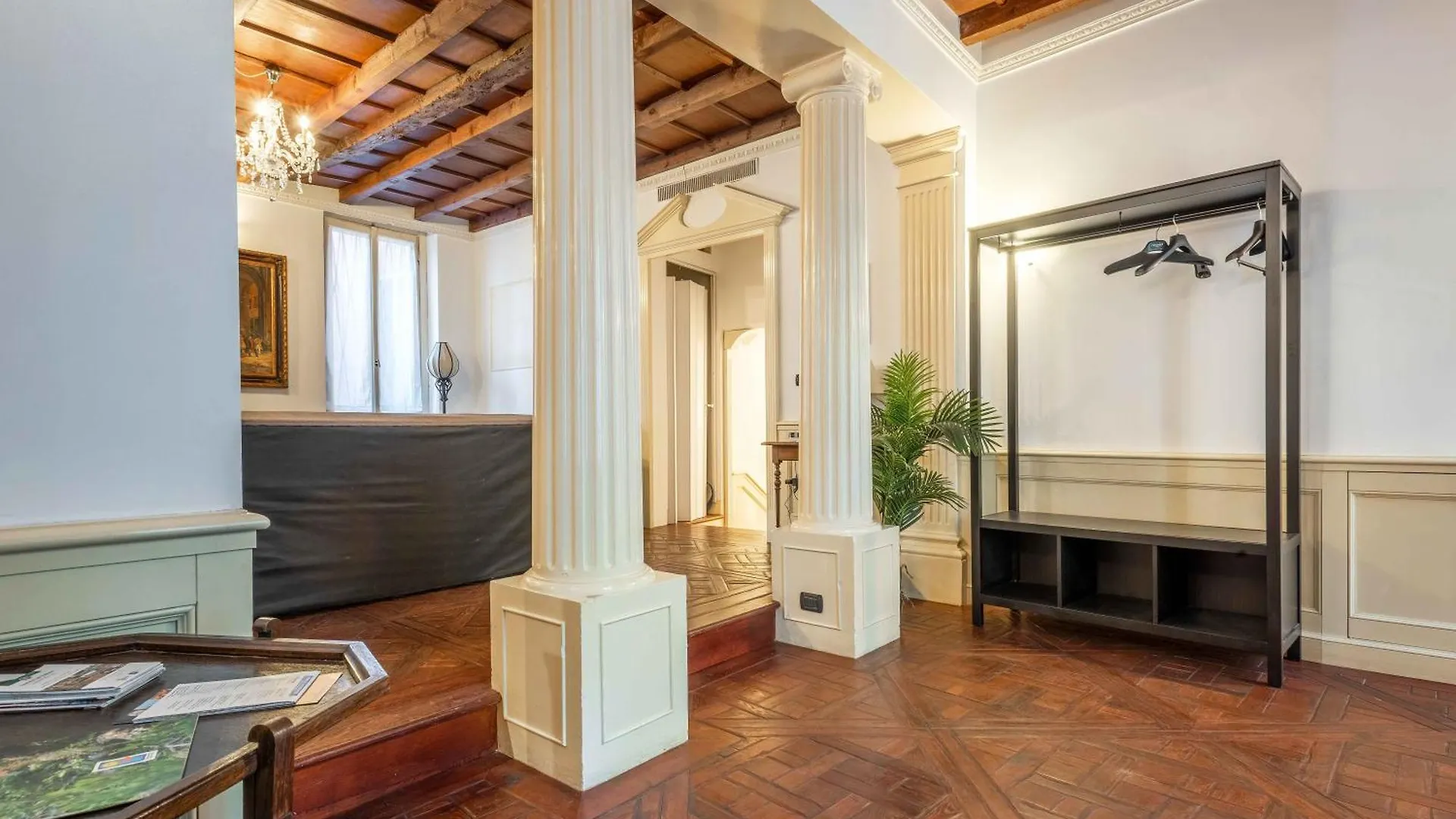 Exclusive 4 Bedrooms Apartment Near Duomo Milaan