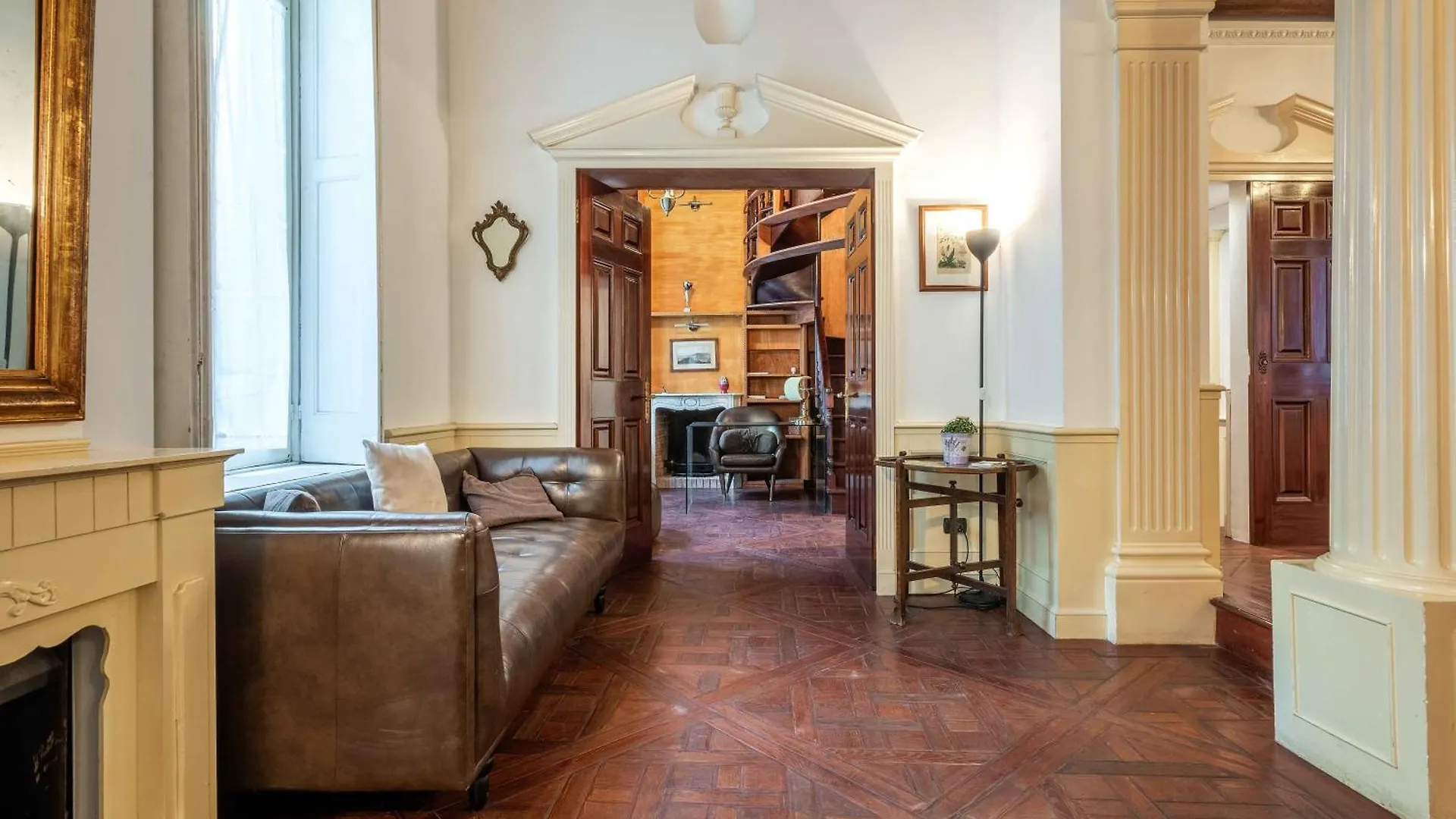Exclusive 4 Bedrooms Apartment Near Duomo Milaan Italië