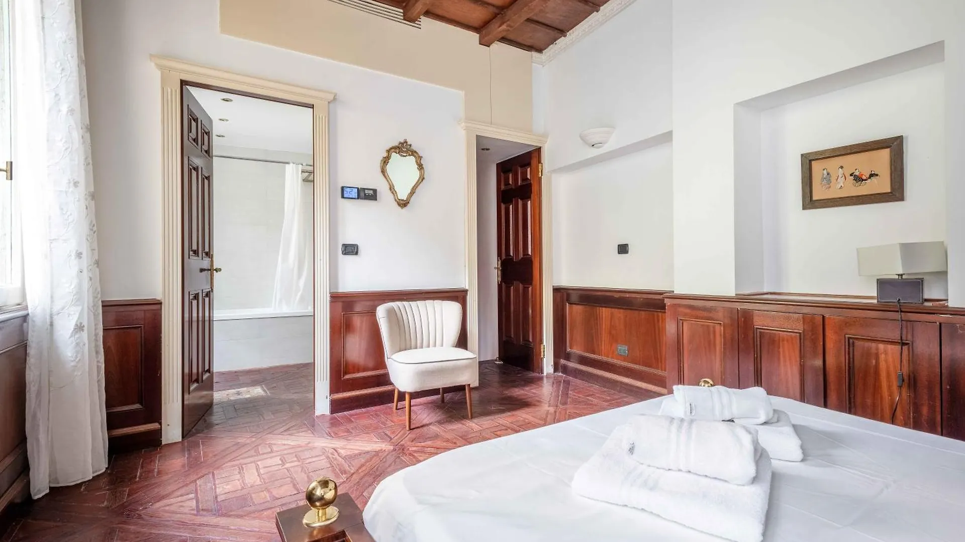 Exclusive 4 Bedrooms Apartment Near Duomo Milaan