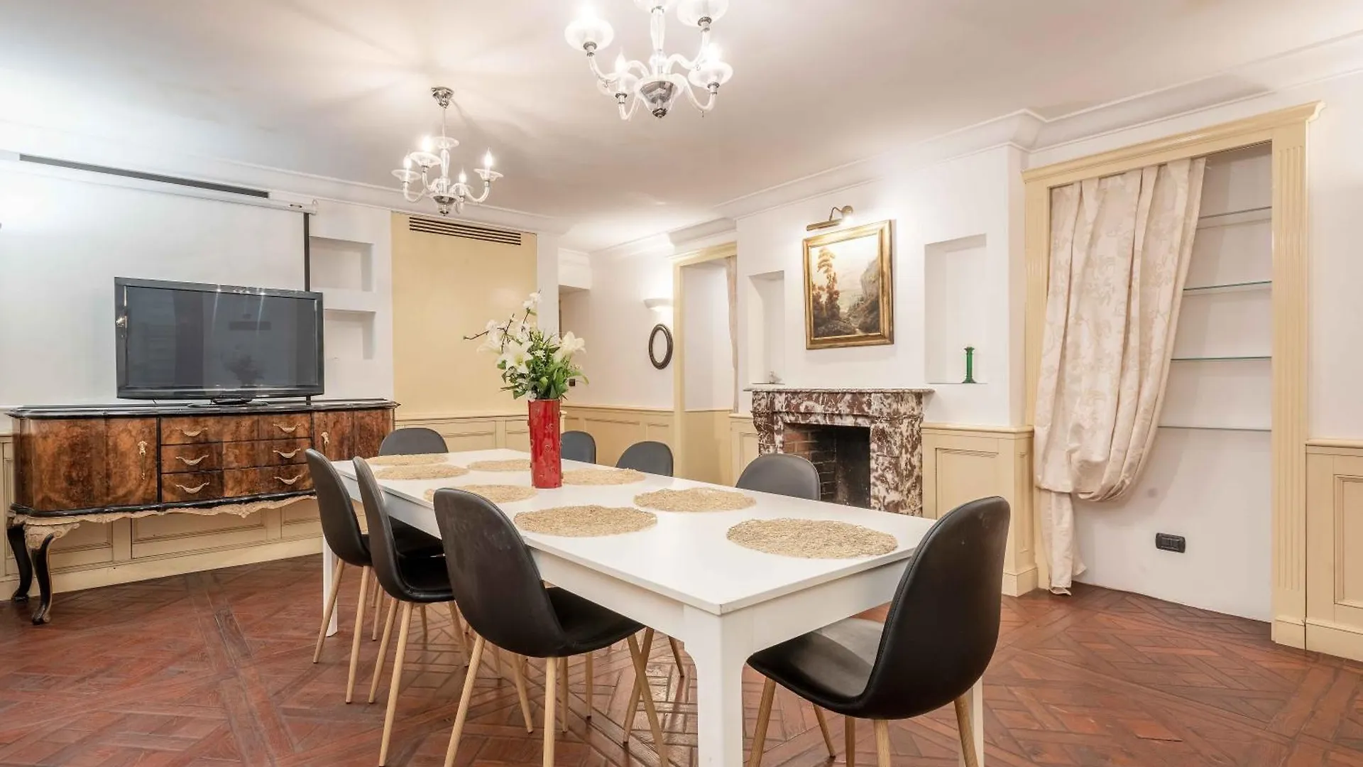 Exclusive 4 Bedrooms Apartment Near Duomo Milaan