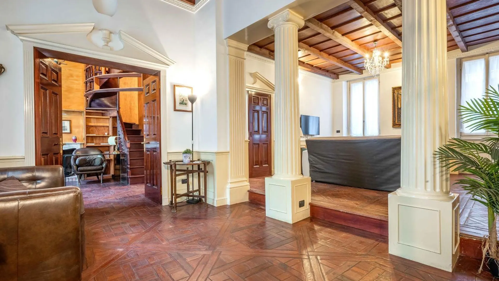 Exclusive 4 Bedrooms Apartment Near Duomo Milaan 0*,  Italië