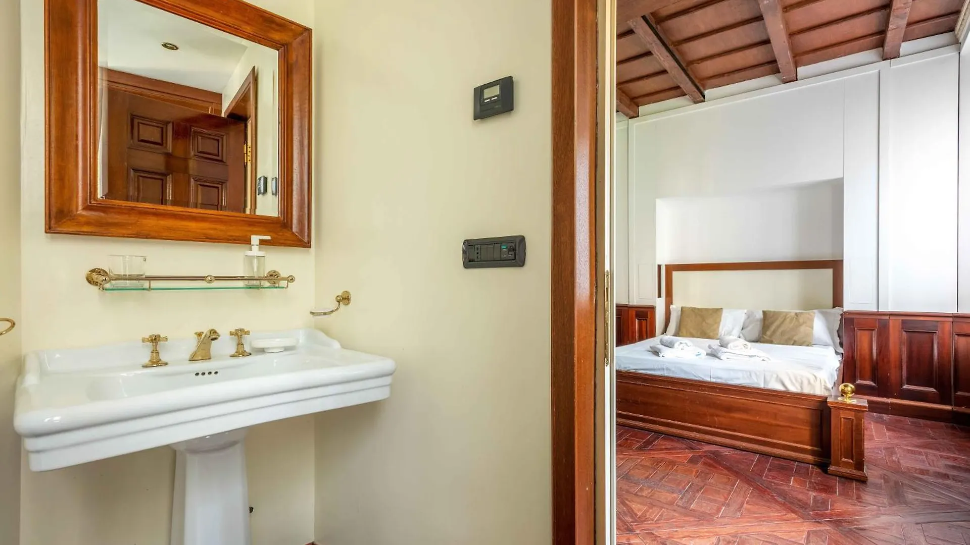 Exclusive 4 Bedrooms Apartment Near Duomo Milaan