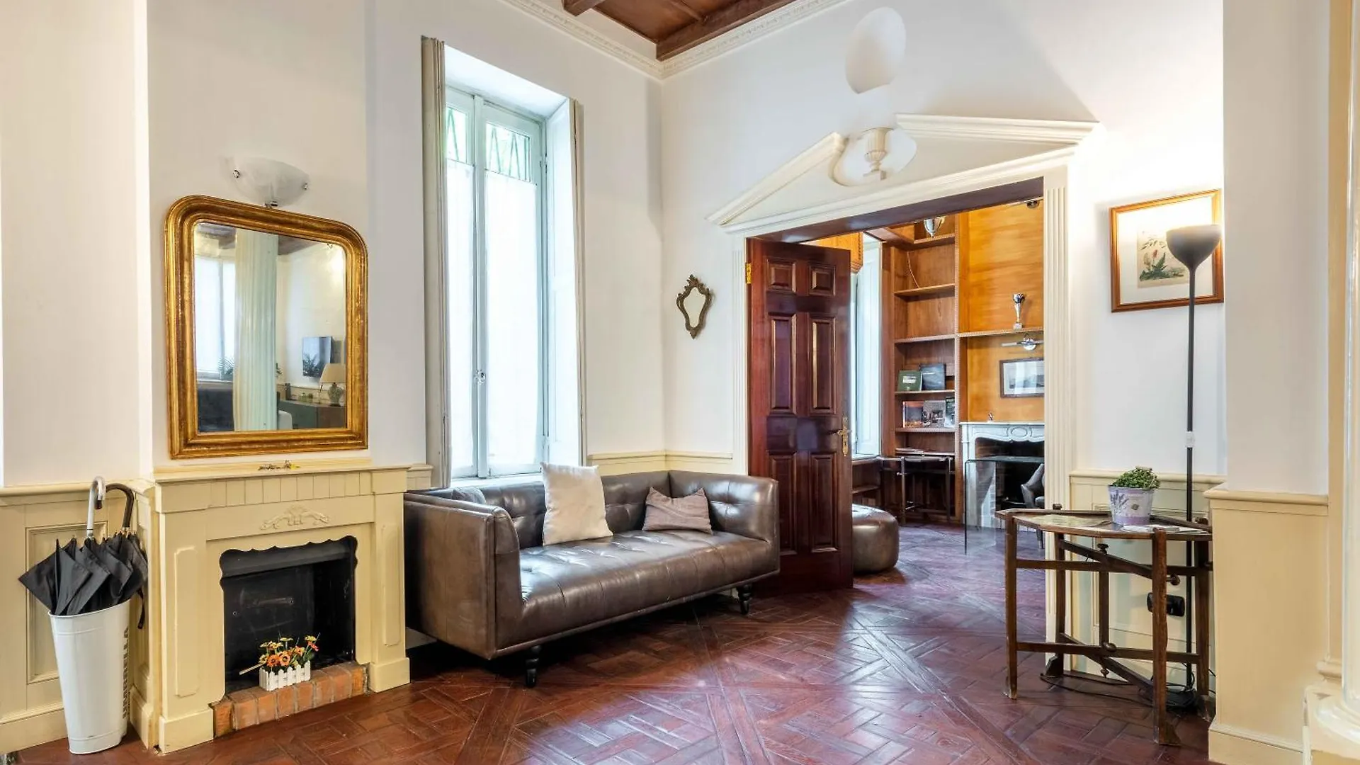 Exclusive 4 Bedrooms Apartment Near Duomo Milaan Italië